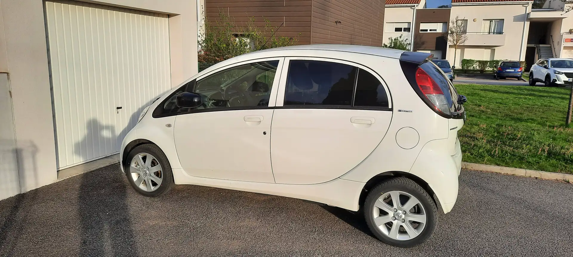 Peugeot iOn iOn Electrique Active Weiß - 2
