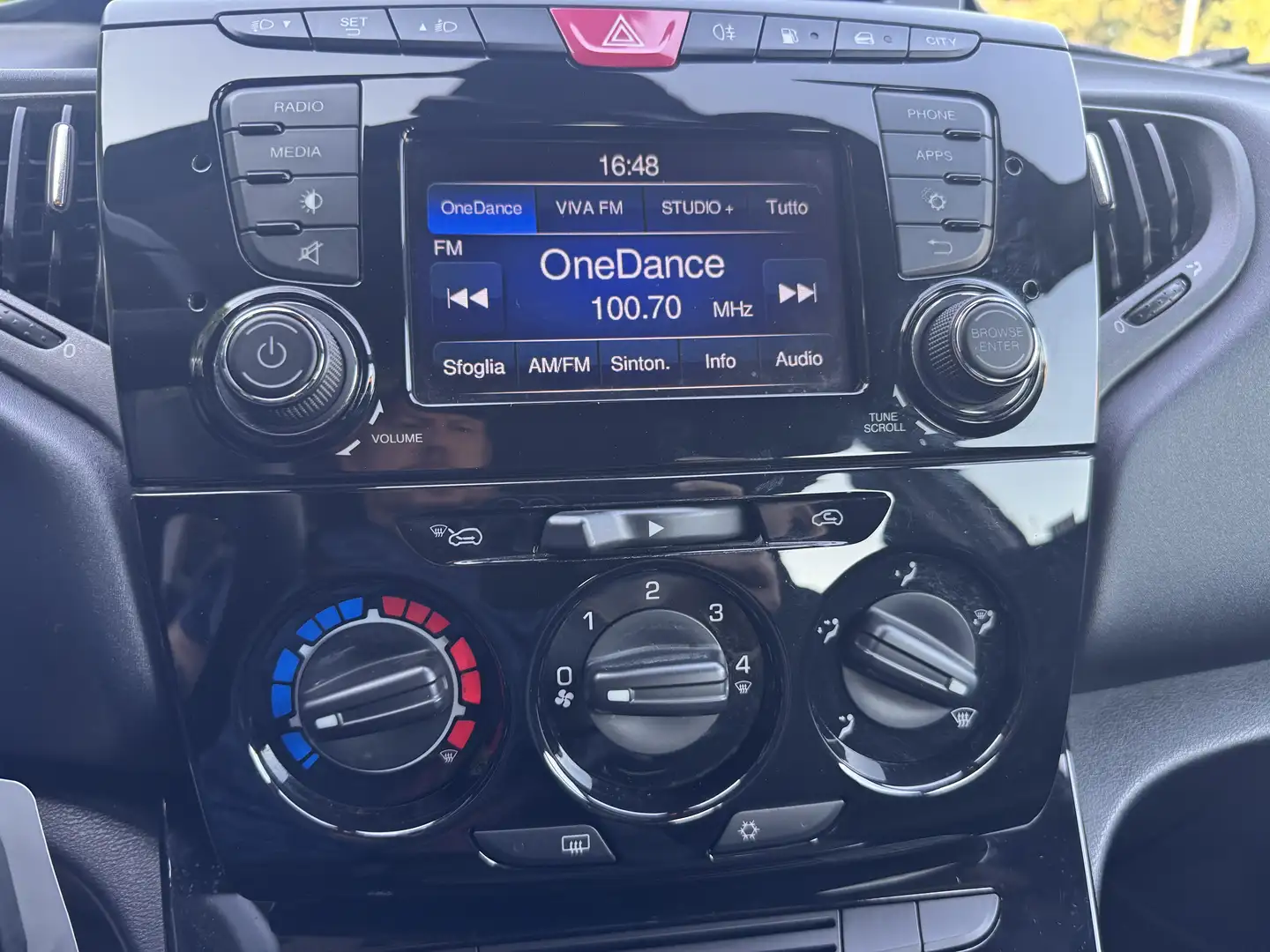 Lancia Ypsilon 1.2 8v S MomoDesign ecochic Gpl 69cv E6 - 2