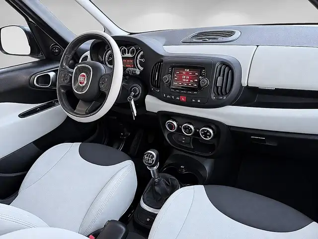 Fiat 500L view 9