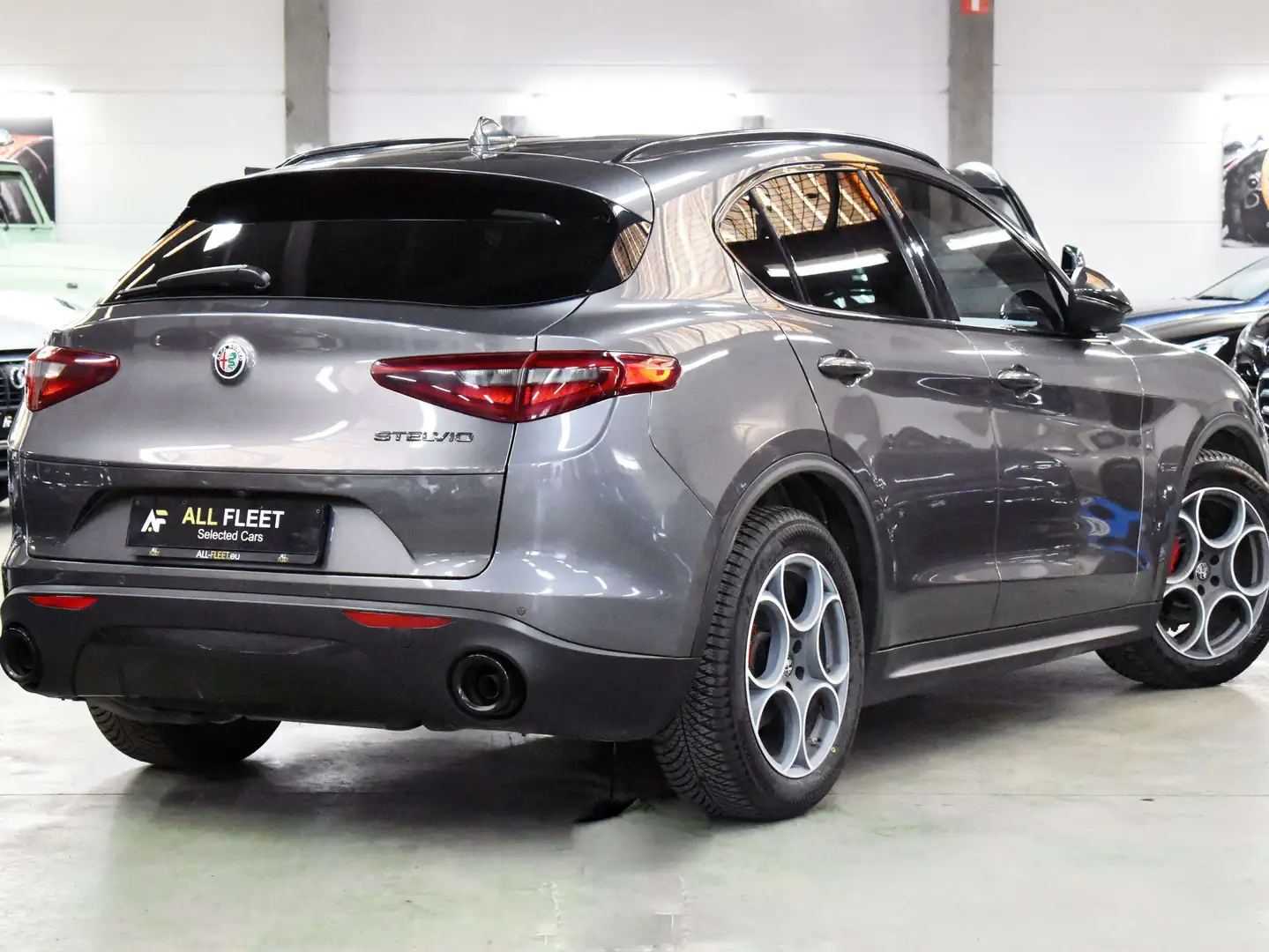 Alfa Romeo Stelvio FULL - Sièges sport électriques, Grand Ecran Gris - 2