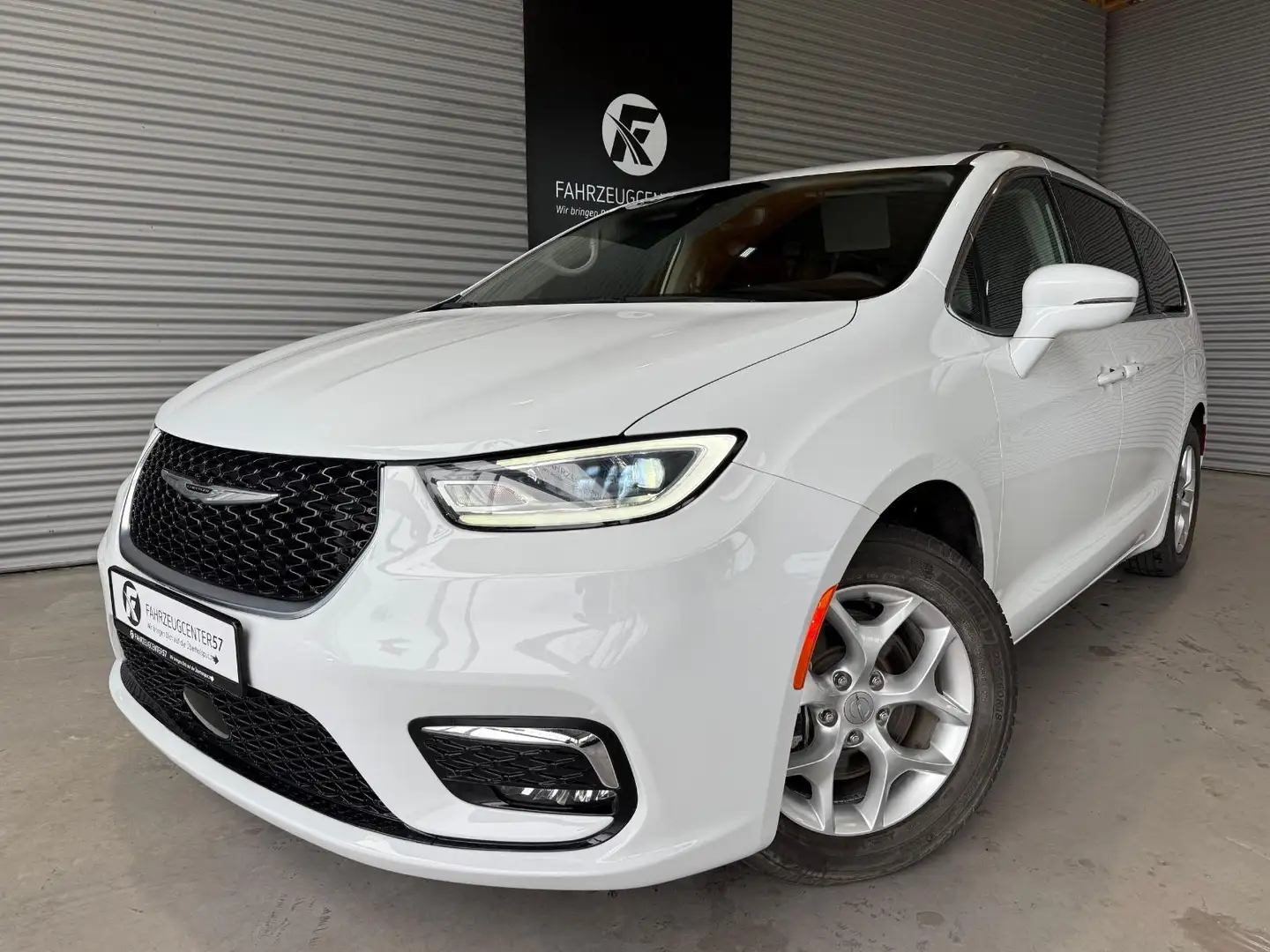 Chrysler Pacifica 3.6L /7-SITZER/360°/ACC/LED/CARPLAY/TV Weiß - 1