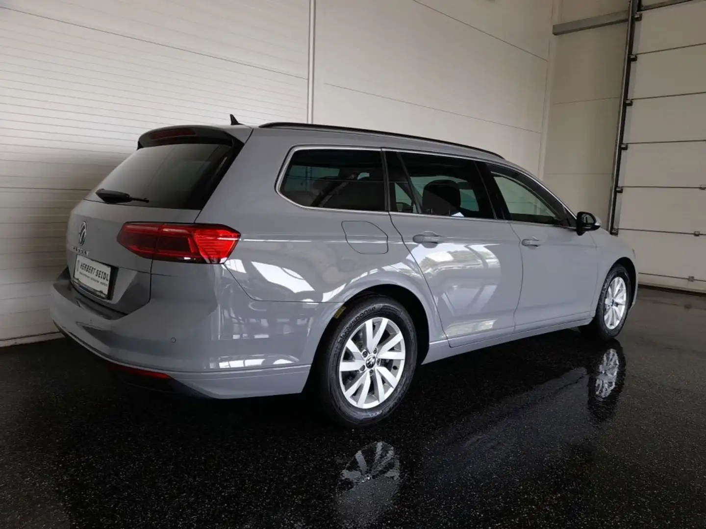 Volkswagen Passat Variant BUSINESS 2,0 TDI *MATRIX-LED / NAVI / ACC / KAMERA / SPORT MASSAGESITZ / TRAVEL ASSIST* Grau - 2