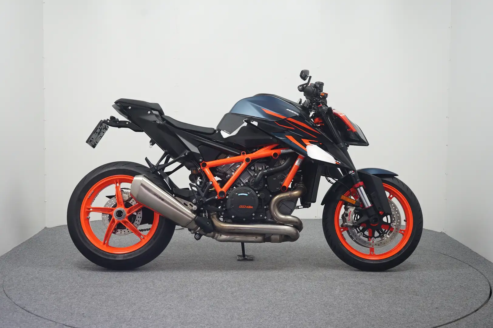 KTM 1290 Super Duke R SUPERDUKE Oranžová - 1