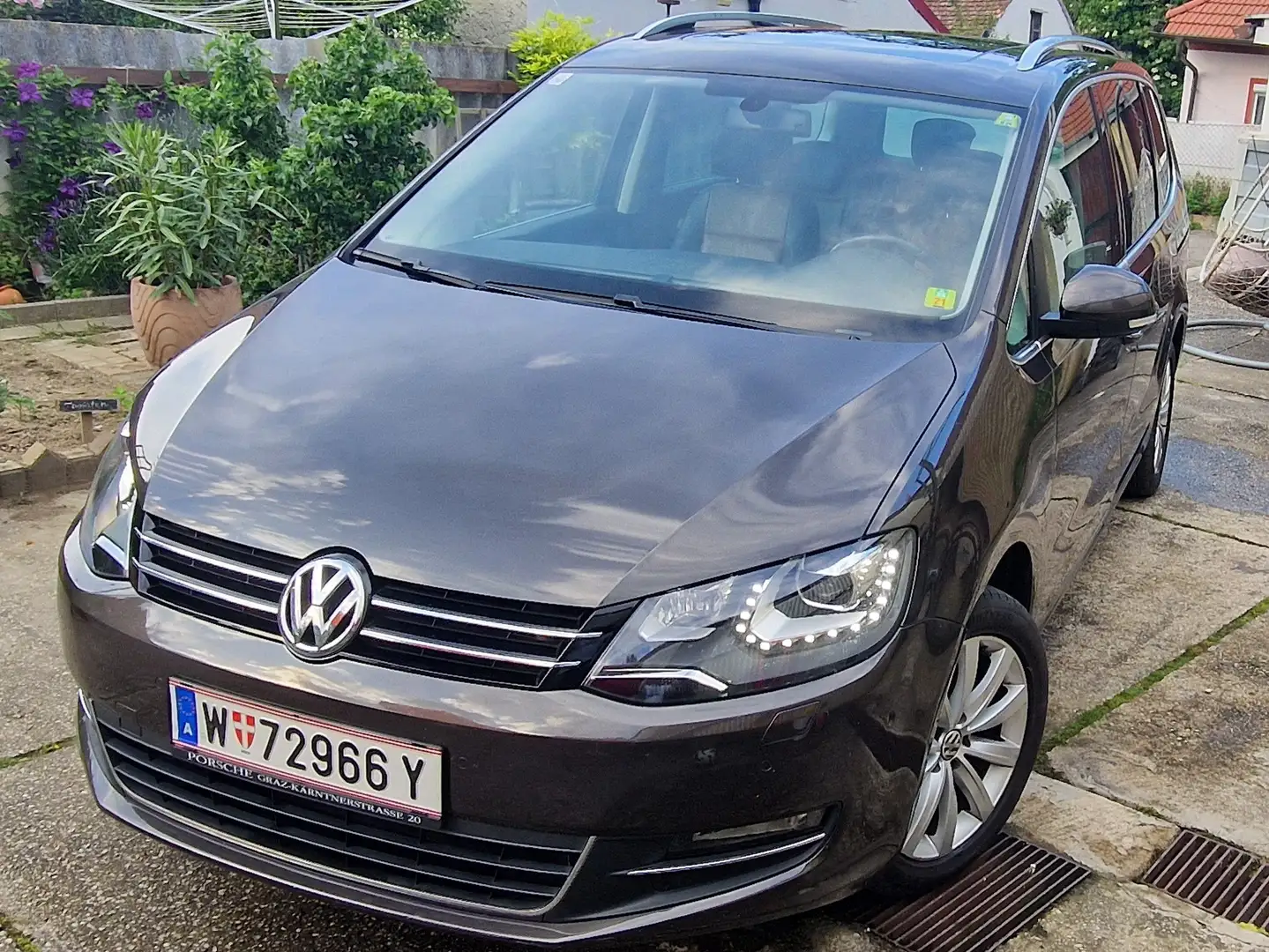 Volkswagen Sharan Highline BMT 2,0 TDI DSG Braun - 1