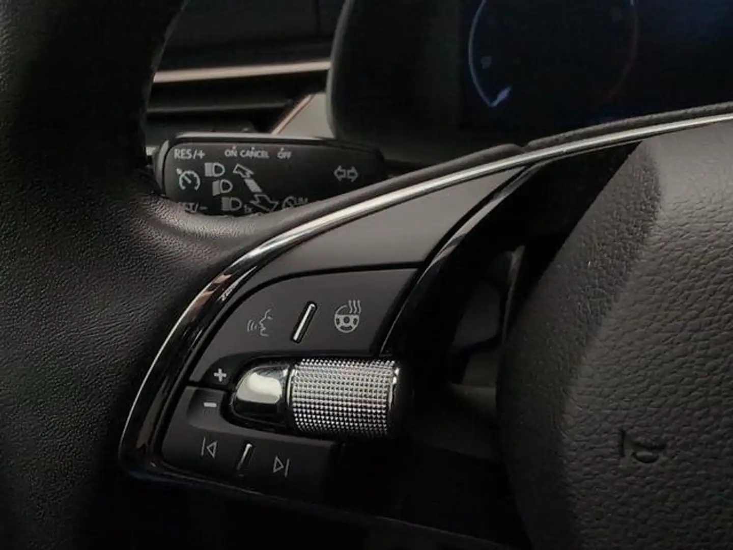 Skoda Kamiq 1.5 TSI Style DSG Azul - 2