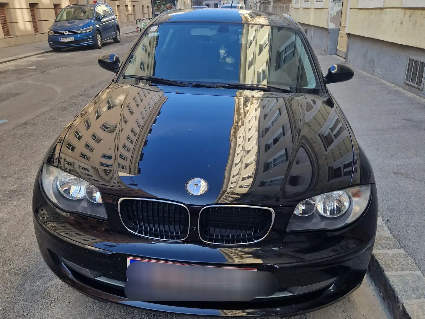 BMW 118 118d Schwarz - 1