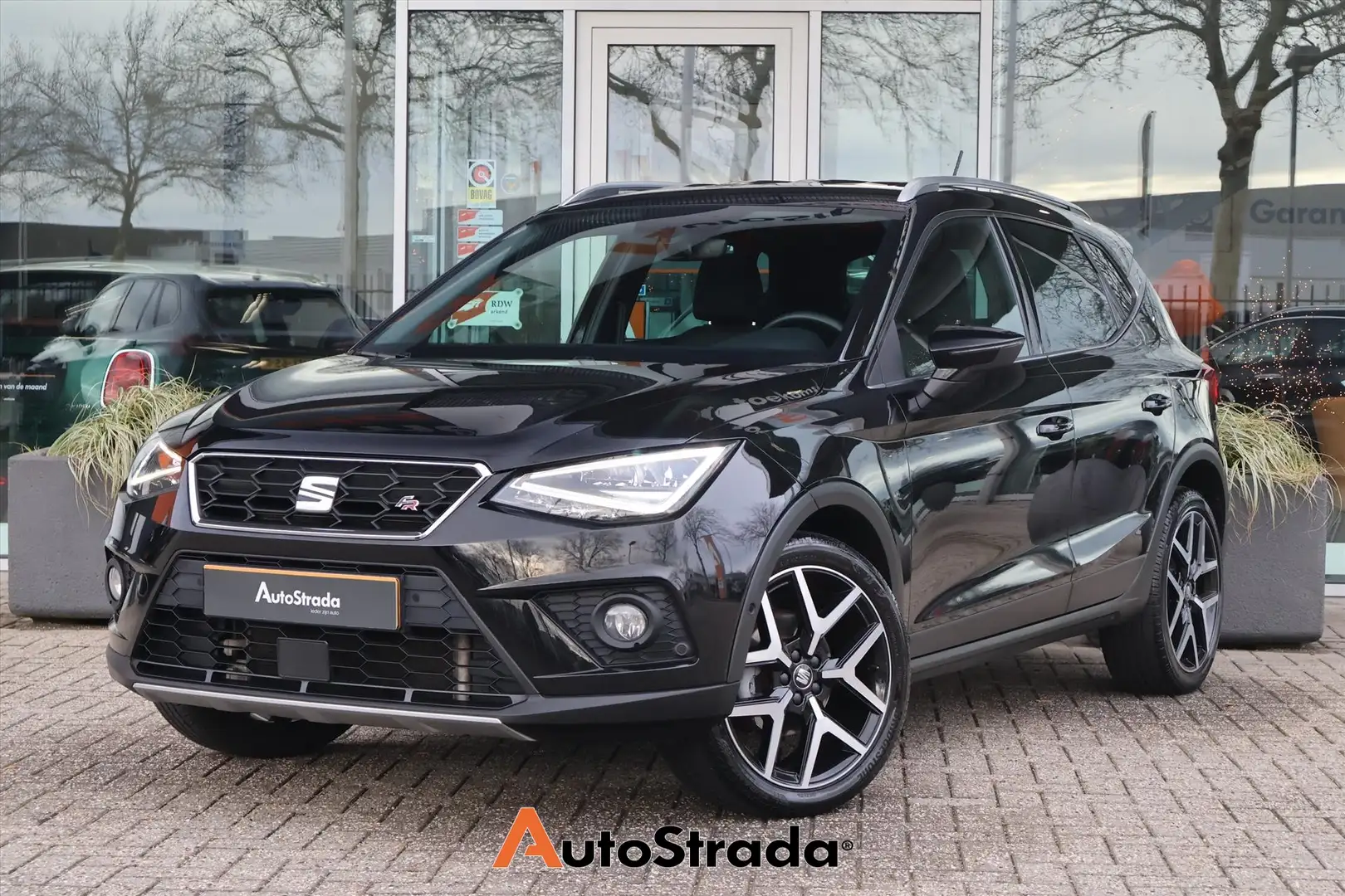 SEAT Arona 1.0 FR TSI 115pk DSG | ACC | Camera | Keyless | Be Zwart - 1