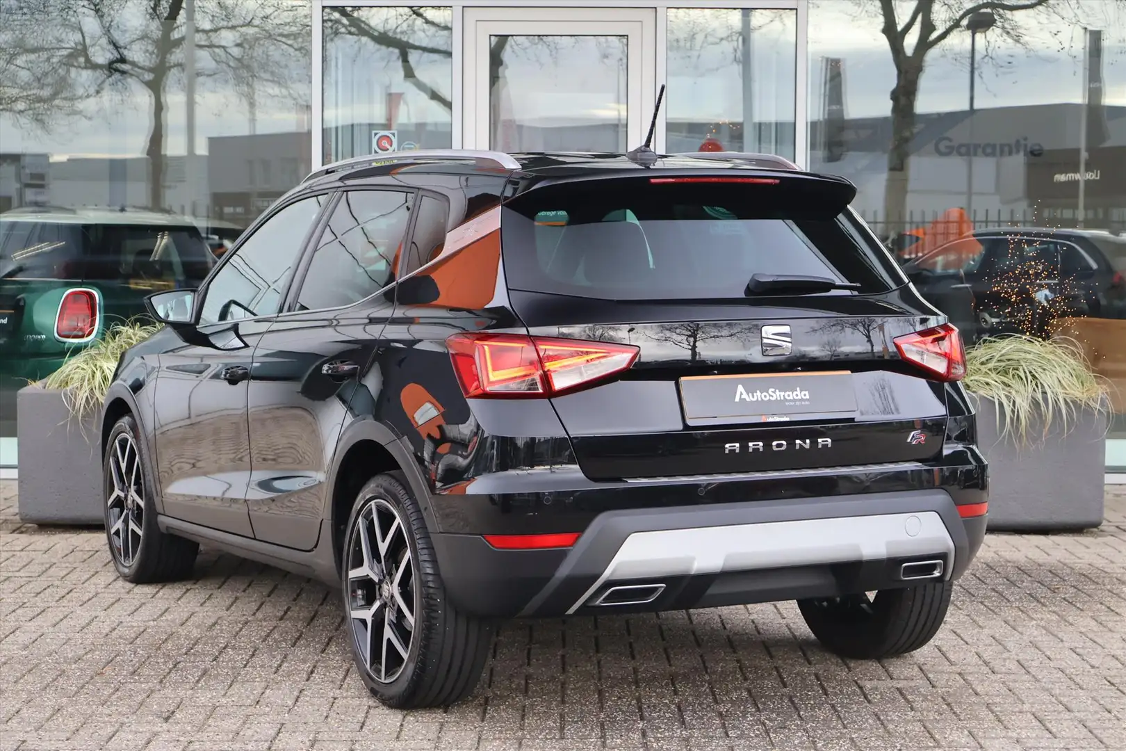 SEAT Arona 1.0 FR TSI 115pk DSG | ACC | Camera | Keyless | Be Zwart - 2