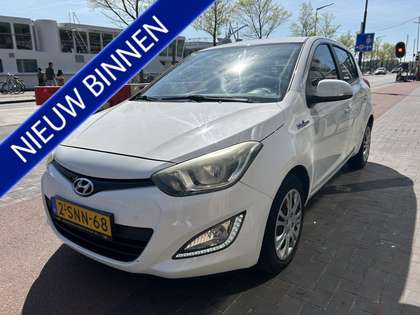 Hyundai i20 1.2i i-Deal navigatie airco apk