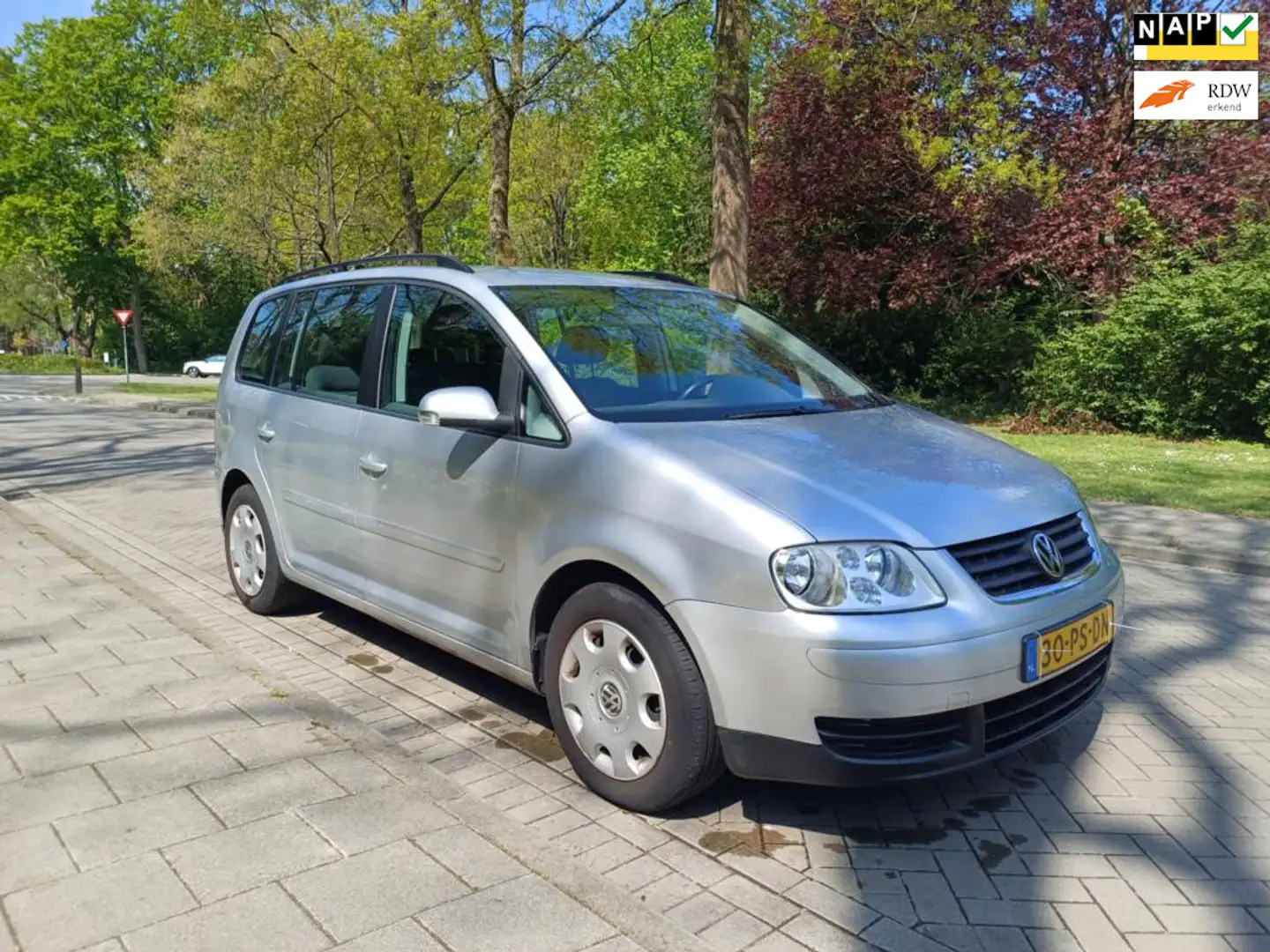 Volkswagen Touran 1.6 Trendline Grijs - 1