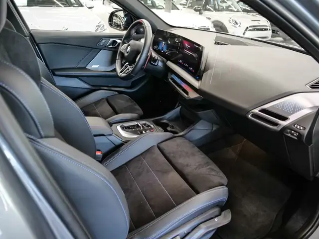 BMW 1 Series view 16