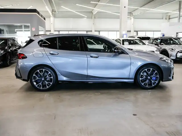 BMW 1 Series view 4