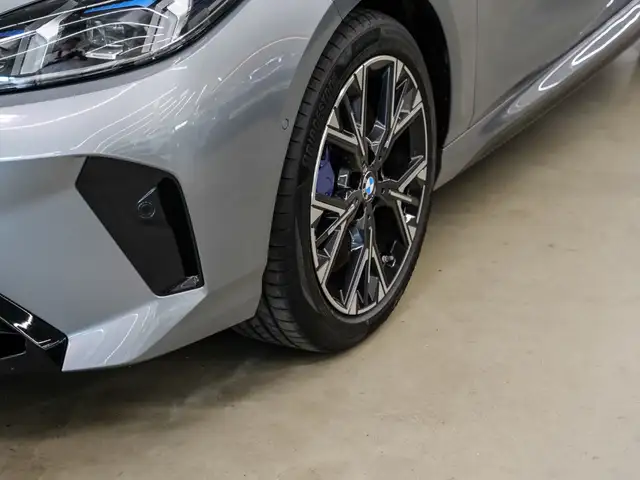 BMW 1 Series view 6