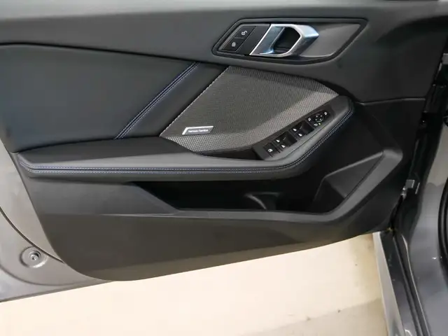 BMW 1 Series view 21