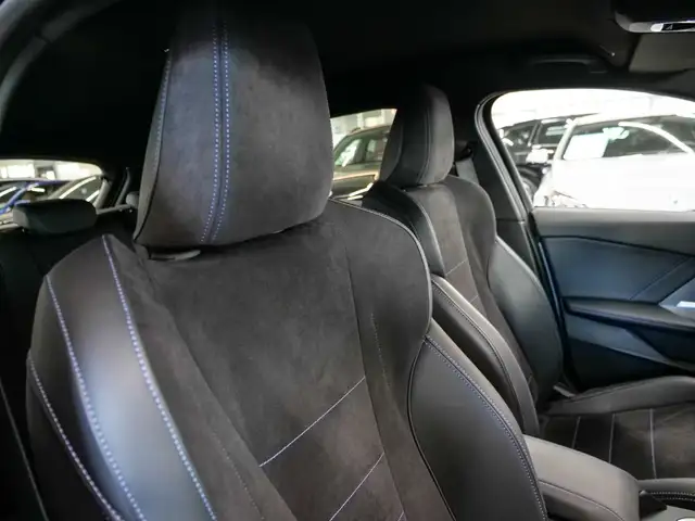 BMW 1 Series view 18