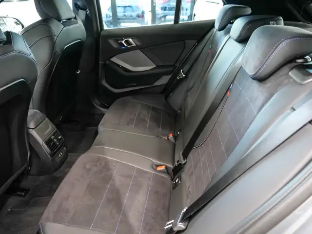 BMW 1 Series view 11