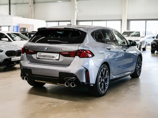 BMW 1 Series view 2