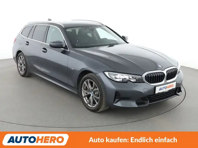 BMW 3 Series view 8