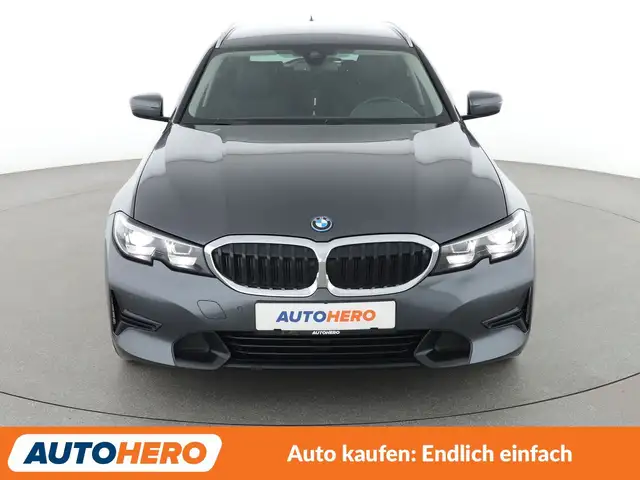BMW 3 Series view 9