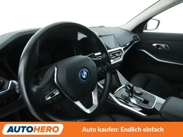 BMW 3 Series view 11