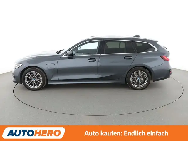BMW 3 Series view 3