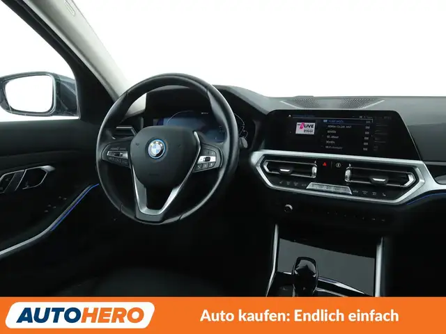 BMW 3 Series view 13
