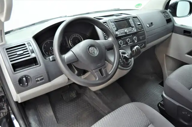 Volkswagen Transporter view 9