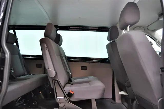Volkswagen Transporter view 13