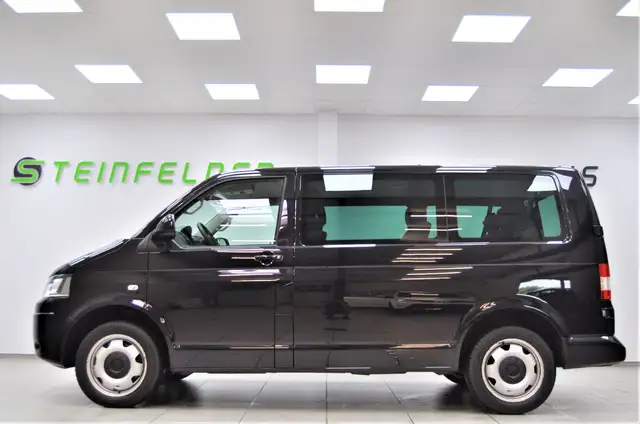 Volkswagen Transporter view 4