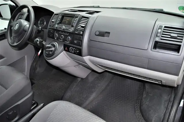Volkswagen Transporter view 10