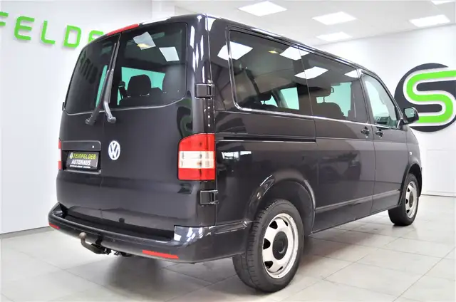 Volkswagen Transporter view 7