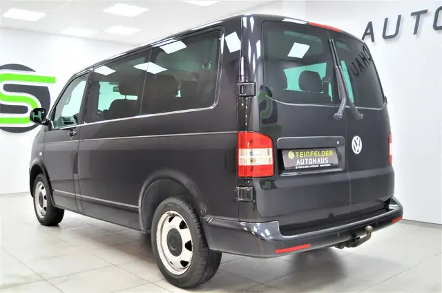 Volkswagen Transporter view 5