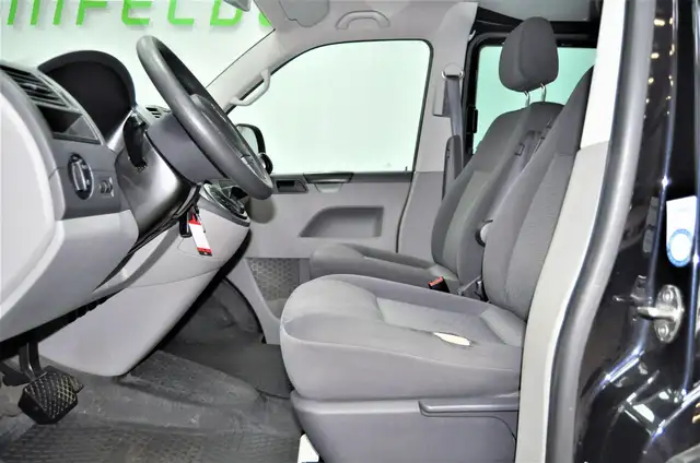 Volkswagen Transporter view 11