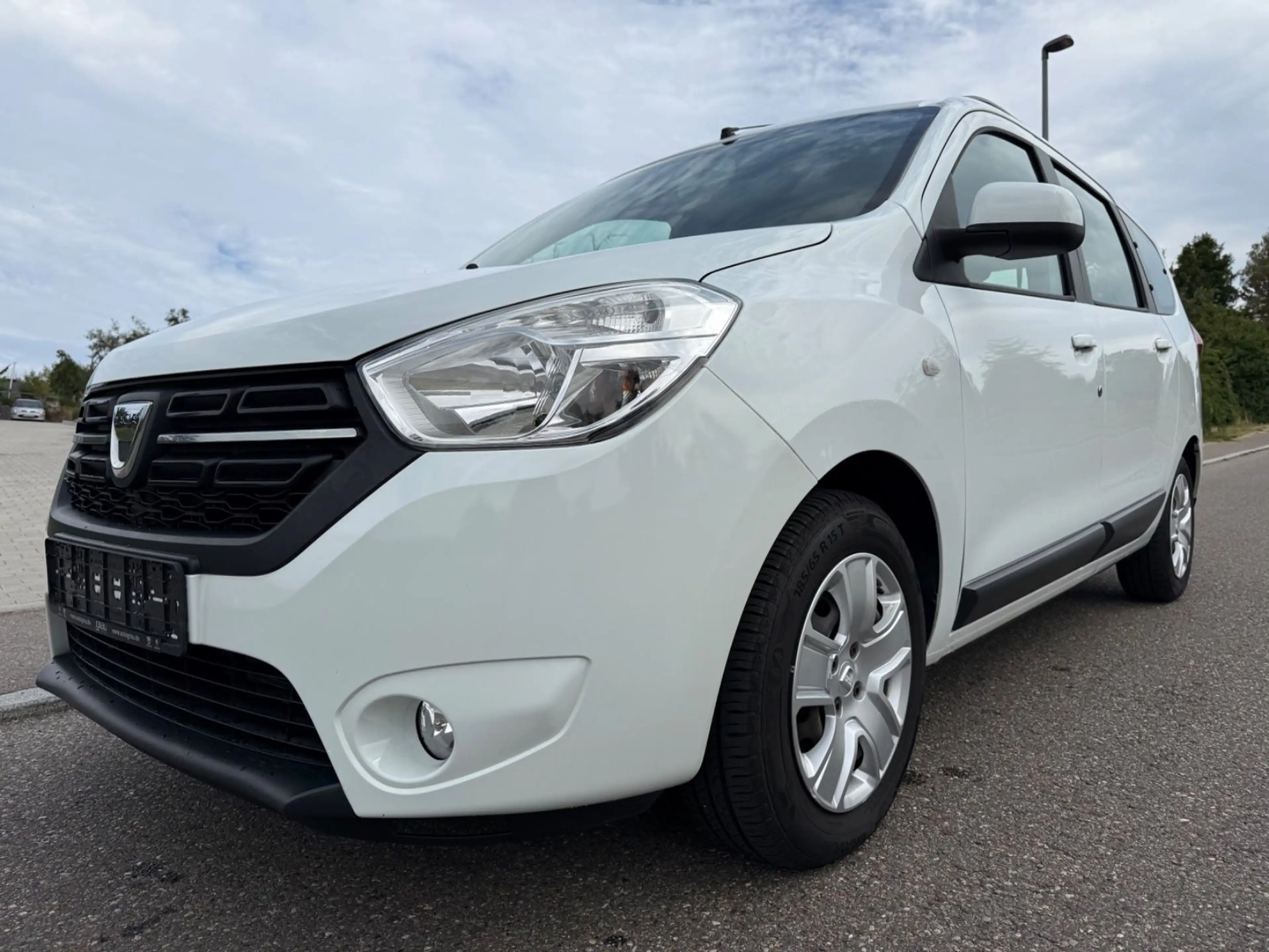 Dacia Lodgy Laureate 1.Hand!7-Sitzer!Scheckheftgepfl.
