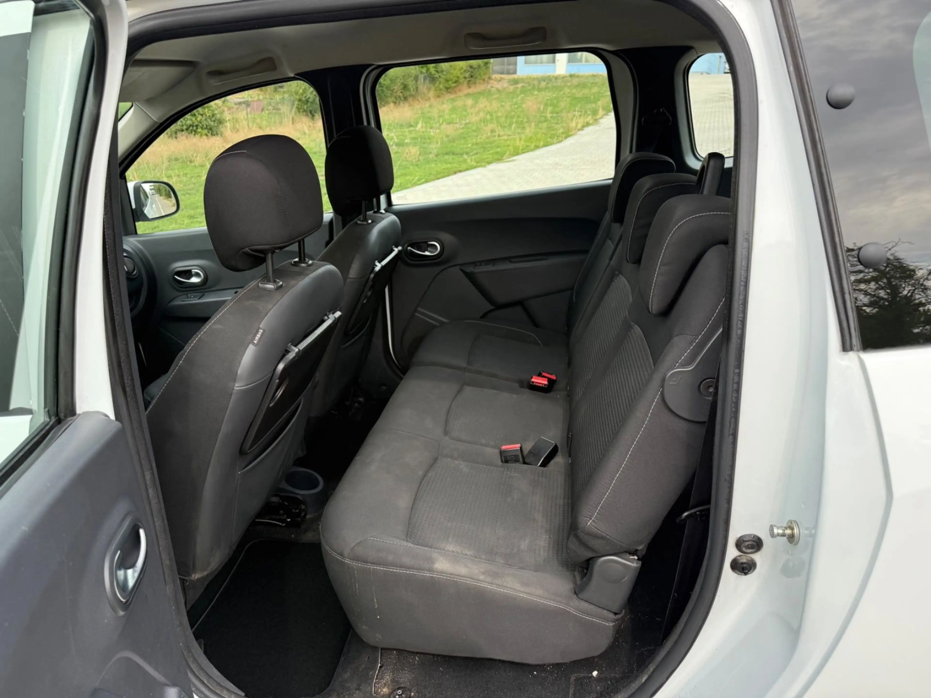 Dacia Lodgy Laureate 1.Hand!7-Sitzer!Scheckheftgepfl. — photo 11