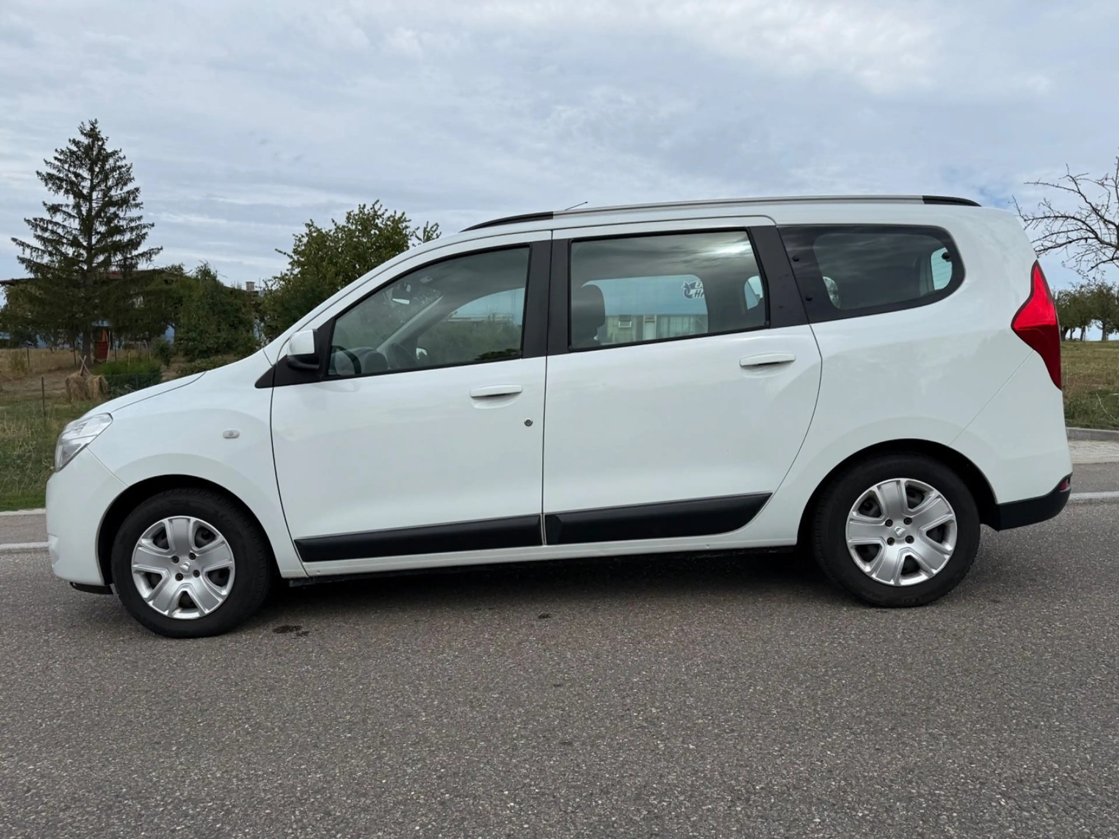 Dacia Lodgy Laureate 1.Hand!7-Sitzer!Scheckheftgepfl. — photo 8