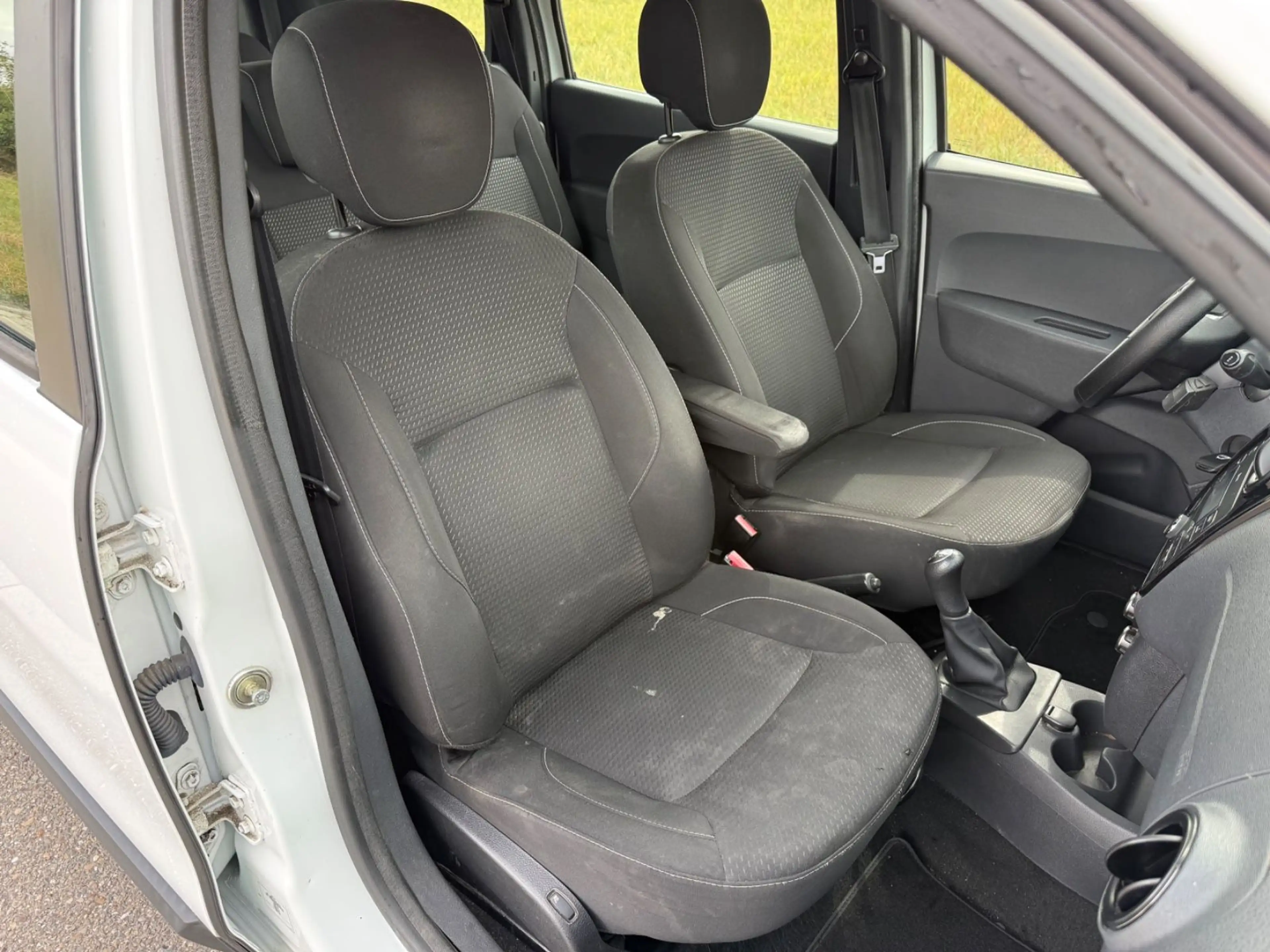 Dacia Lodgy Laureate 1.Hand!7-Sitzer!Scheckheftgepfl. — photo 15
