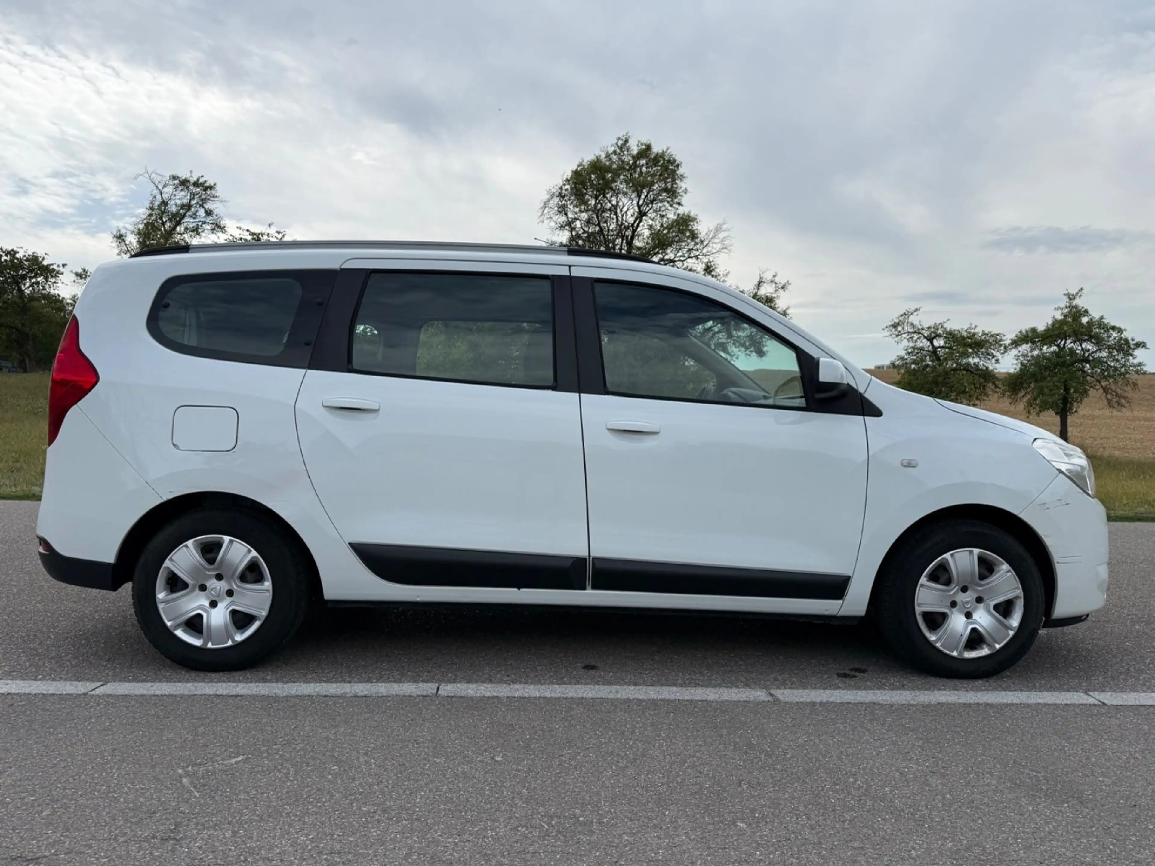 Dacia Lodgy Laureate 1.Hand!7-Sitzer!Scheckheftgepfl. — photo 4