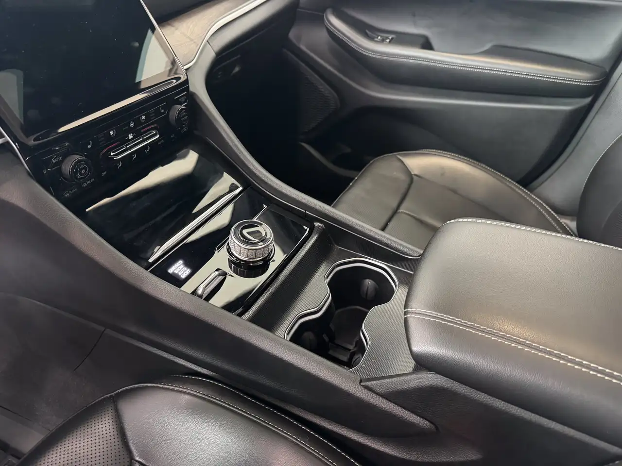 Jeep Grand Cherokee photo Jeep Grand Cherokee