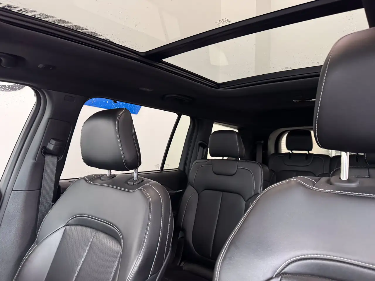 Jeep Grand Cherokee photo Jeep Grand Cherokee