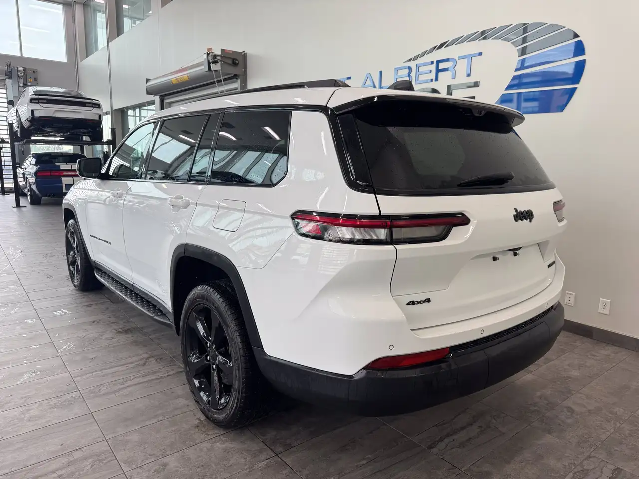 Jeep Grand Cherokee photo Jeep Grand Cherokee