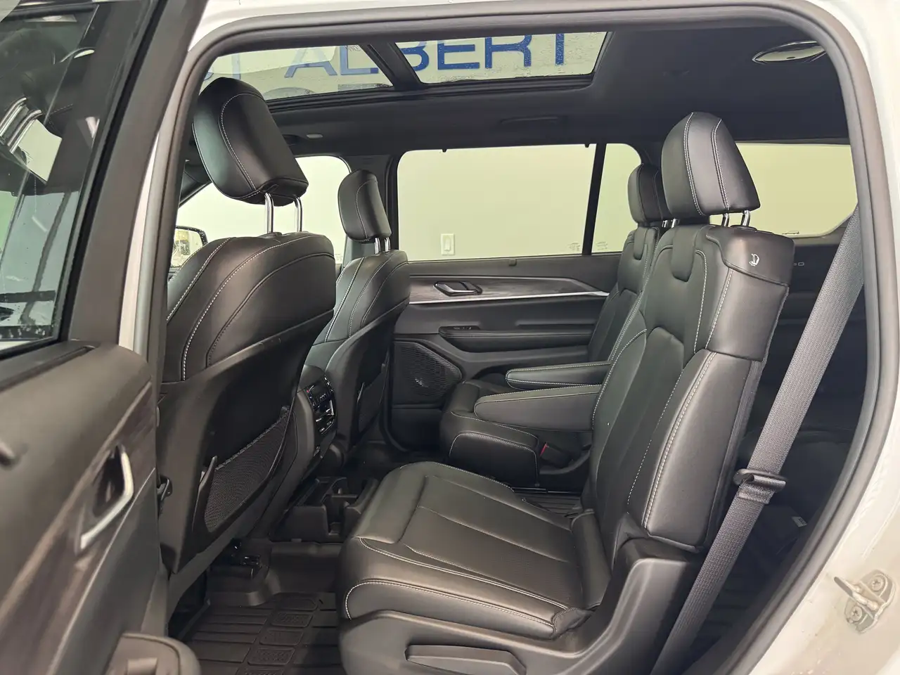 Jeep Grand Cherokee photo Jeep Grand Cherokee