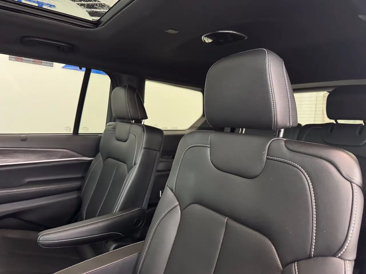 Jeep Grand Cherokee photo Jeep Grand Cherokee