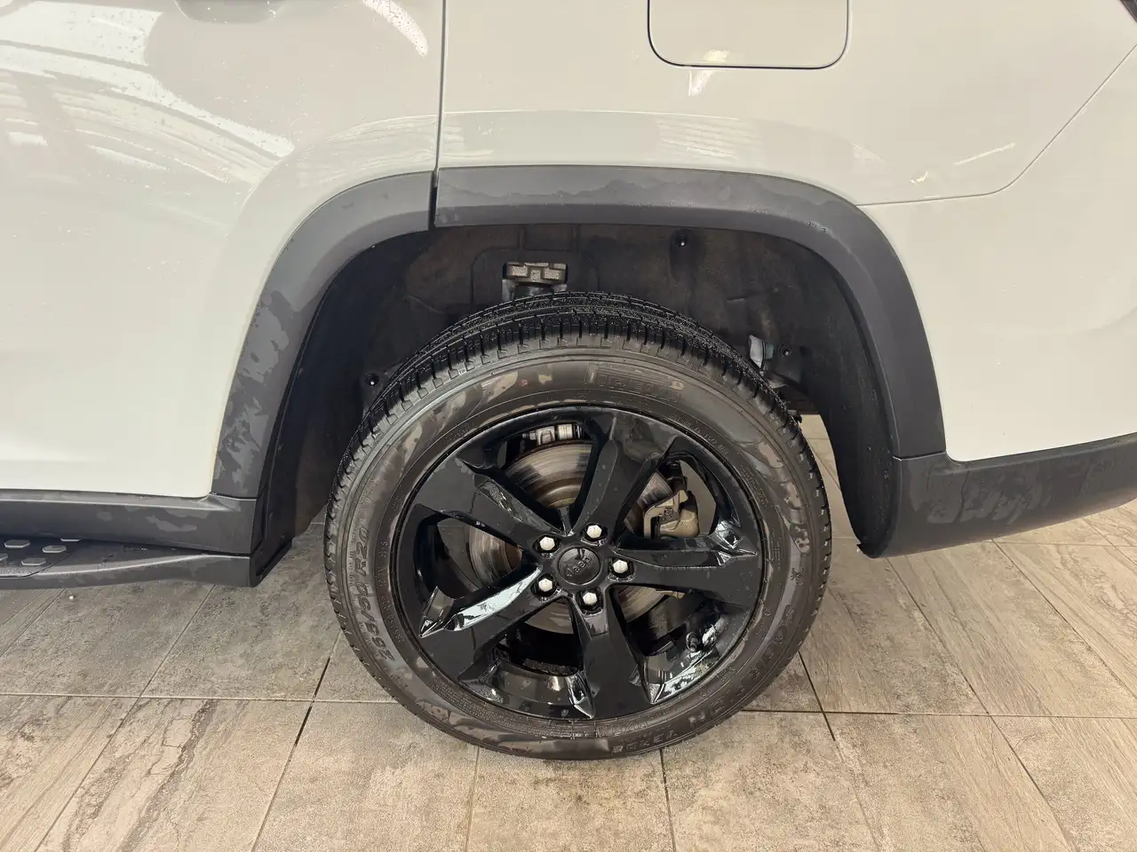 Jeep Grand Cherokee photo Jeep Grand Cherokee