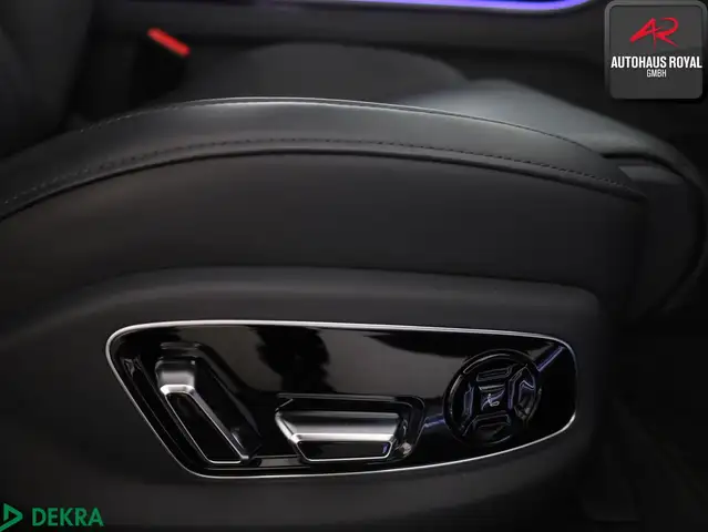 Audi A8 view 12