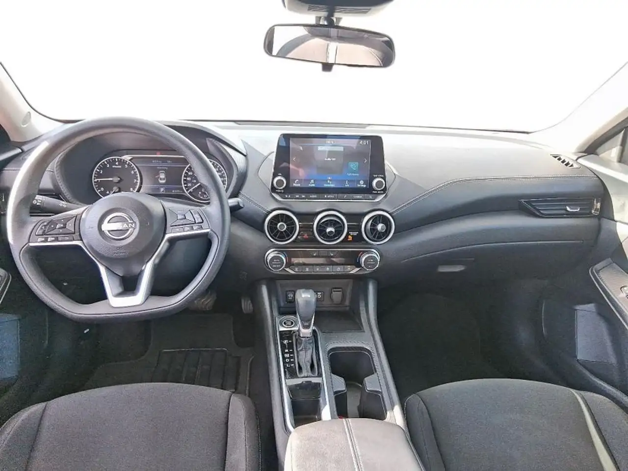 Nissan Sentra снимка Nissan Sentra