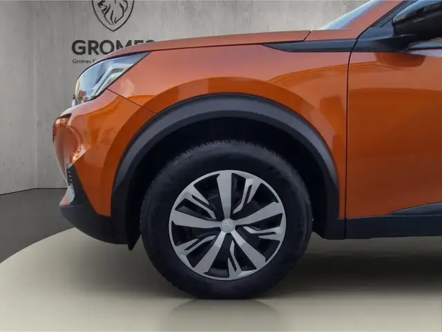 Peugeot 2008 view 11