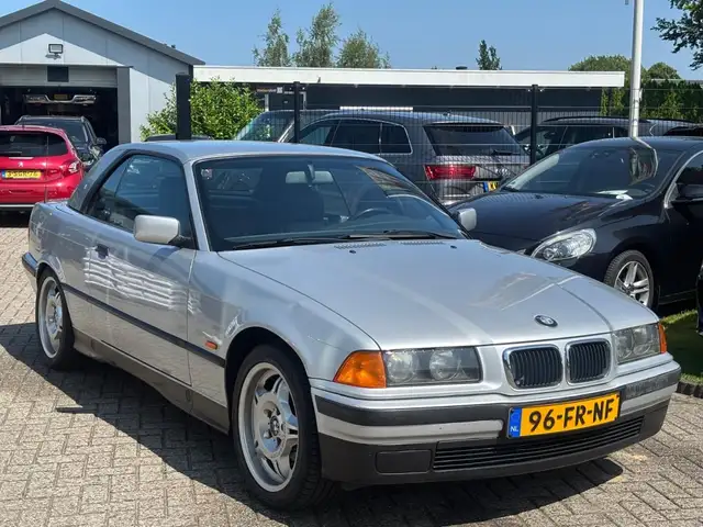 BMW 3 Series view 3