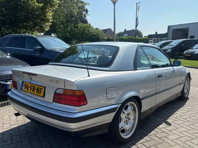 BMW 3 Series view 5