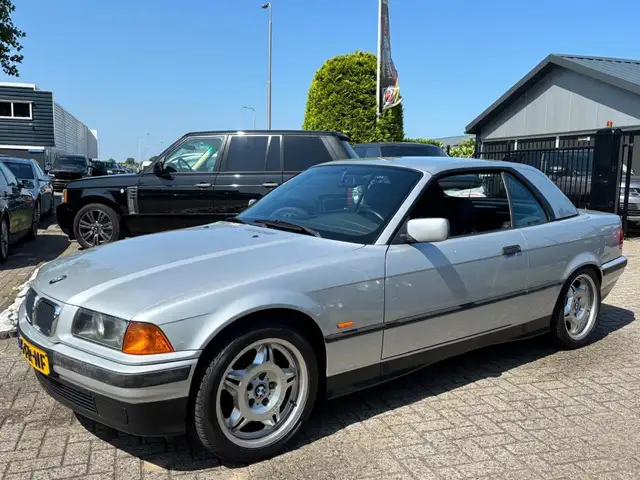 BMW 3 Series view 7